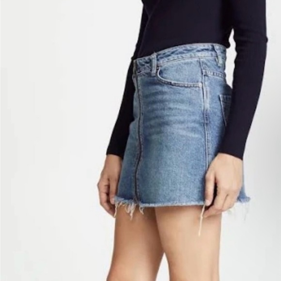 Free People We The Free Zip It Up Denim Mini Skirt
Size: 0 Free People Size 25 - Picture 3 of 9